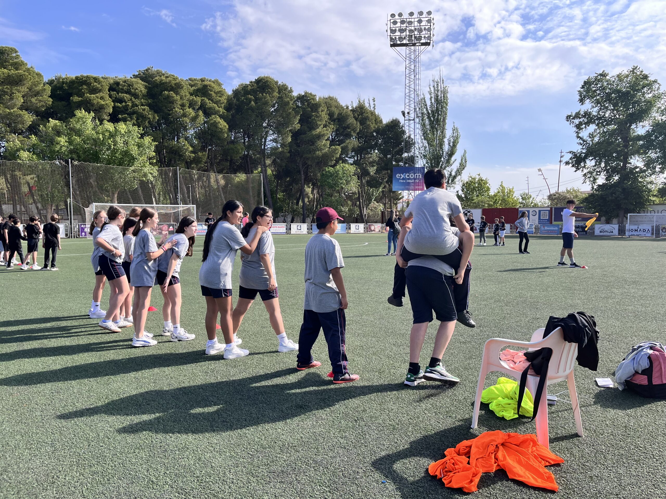 Más de 300 Estudiantes Fomentan Valores Humanos y Deportivos en Jornada en Alcázar de San Juan