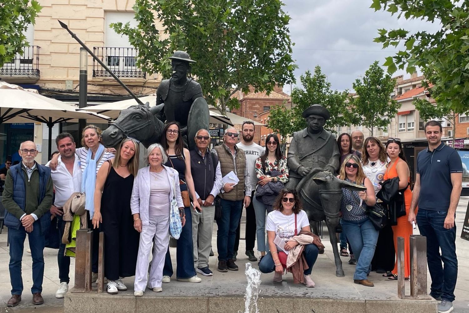De Piera (Barcelona) a la Mancha: algunos de los “quijotes” que escribieron el manuscrito más grande del mundo regresan a sus raíces… ¡Treinta años después!